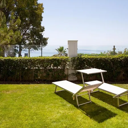 Frontline Ground Floor With Private Garden, Doncella Beach. Apartment Estepona