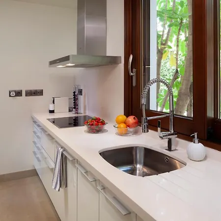 Frontline Ground Floor With Private Garden, Doncella Beach. Apartment *