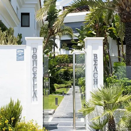 Frontline Ground Floor With Private Garden, Doncella Beach. Apartment