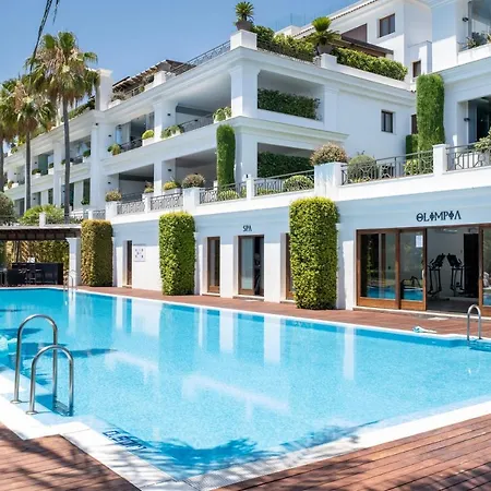Frontline Ground Floor With Private Garden, Doncella Beach. Apartment