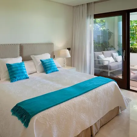 Apartment Frontline Ground Floor With Private Garden, Doncella Beach. *