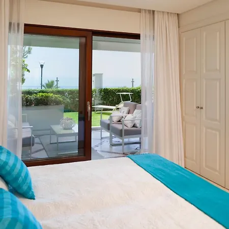 Apartamento Frontline Ground Floor With Private Garden, Doncella Beach. *